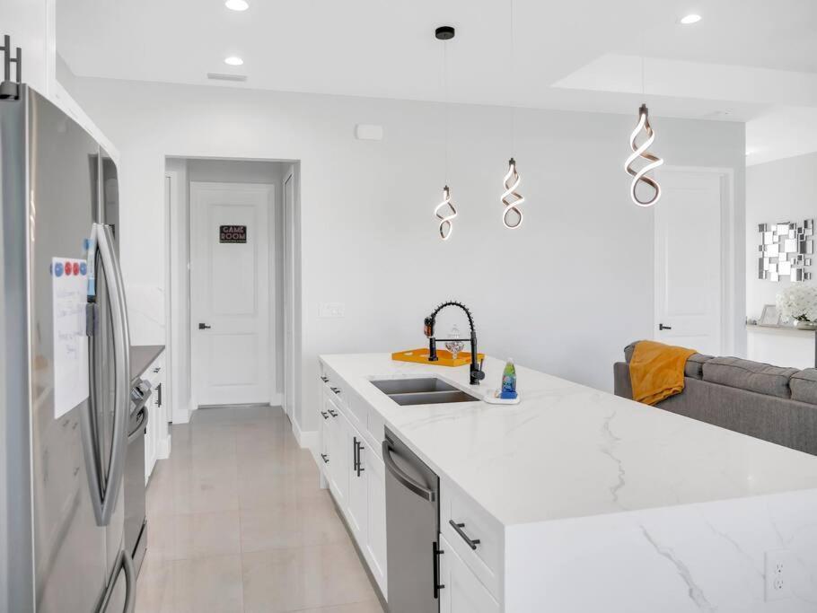 Casa Sevilla, Heated Pool, Sleeps 9, 4B3B Cape Coral Luaran gambar